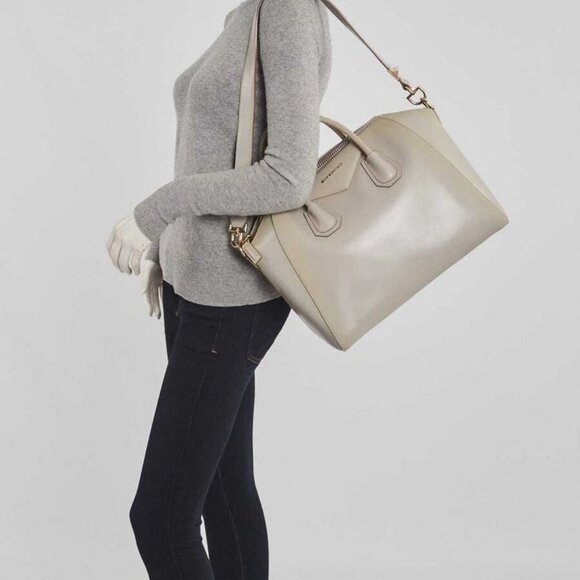 Givenchy Grey Smooth Calfskin Leather Medium Antigona Bag - Picture 2 of 12